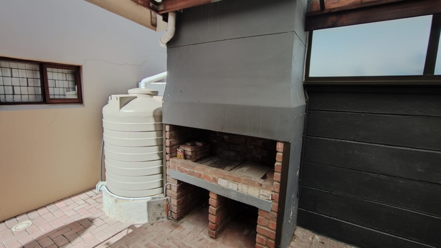 2 Bedroom Property for Sale in Stilbaai Wes Western Cape